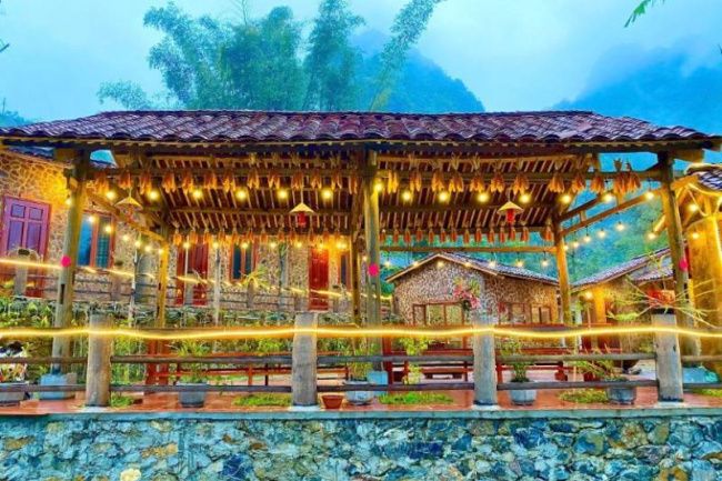 Nội thất phòng nghỉ tiện nghi phục vụ nhu cầu lưu trú của du khách phương xa