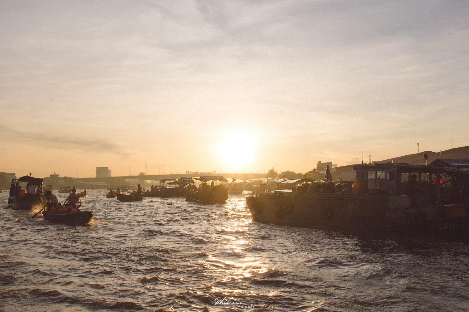 Ghe thuyền chợ nổi Cái Răng