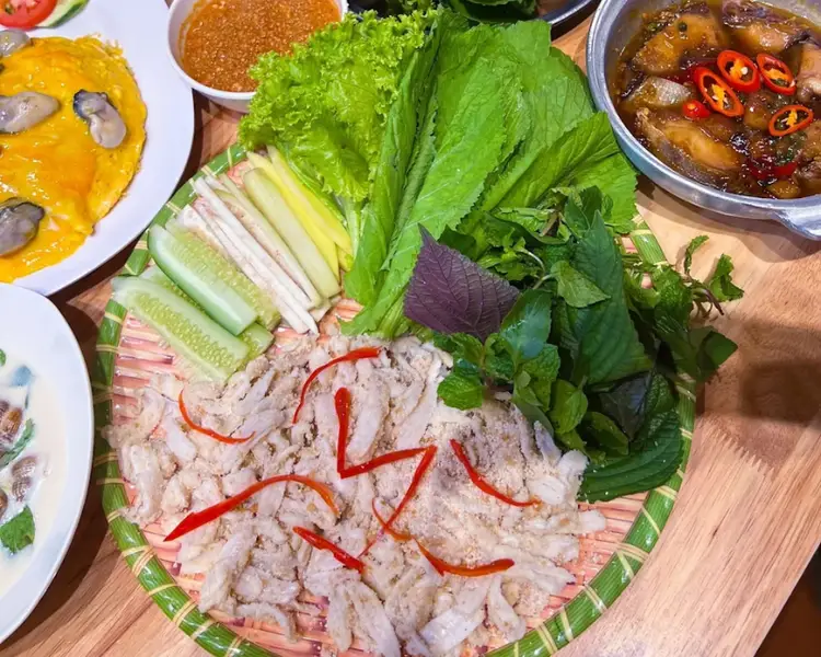 Gỏi cá mai là món ngon Vũng Tàu rất nổi tiếng.