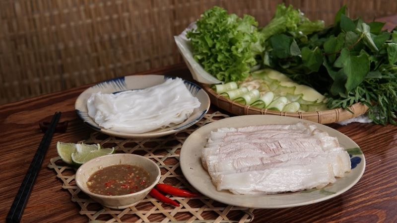 Mì Quảng và bánh tráng cuốn