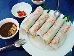 Ẩm thực miền Nam với món ăn nhiều rau và màu sắc tươi