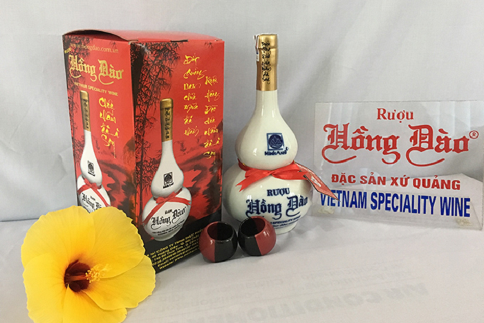Rượu Hồng Đào cay nồng đặc trưng