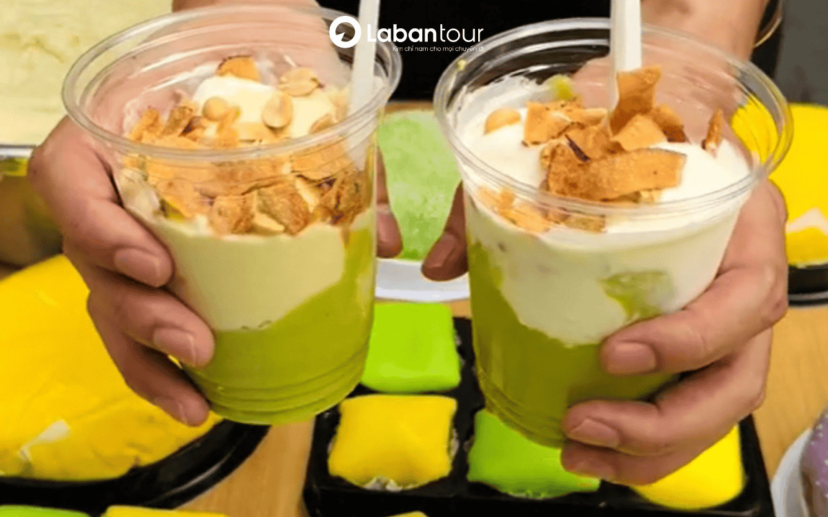 Kem bơ & Chè sầu riêng là món tráng miệng nổi tiếng