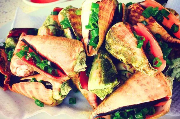Ốc nhảy hấp sả món ăn vặt được du khách vô cùng yêu thích