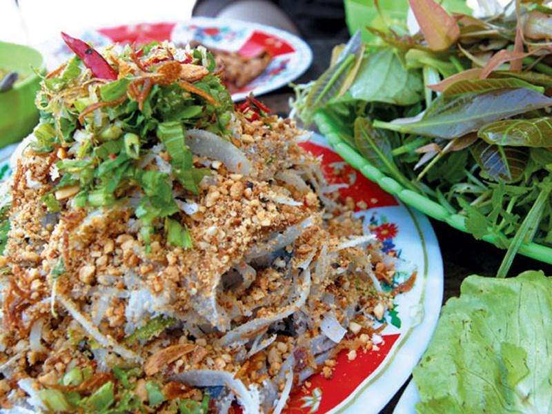 Món bún quậy Phú Quốc nóng hổi và hấp dẫn
