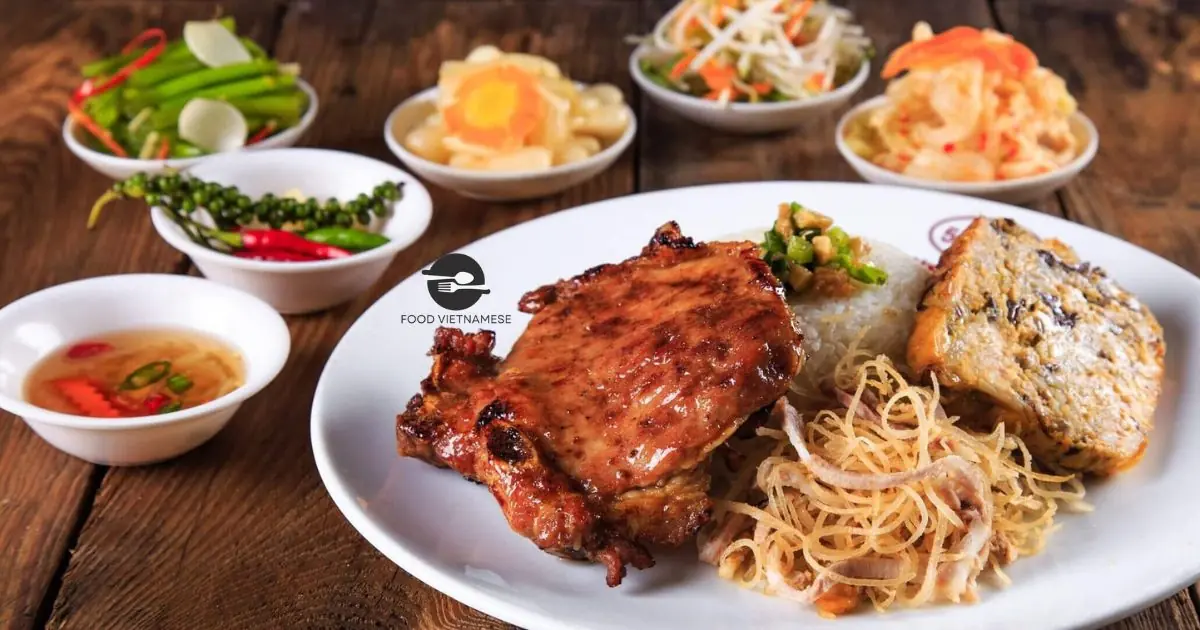Cơm tấm sườn nướng mỡ hành
