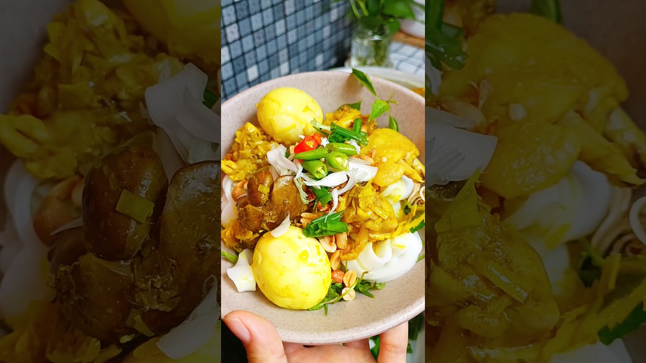 bữa sáng Đà Nẵng với mì Quảng nóng hổi