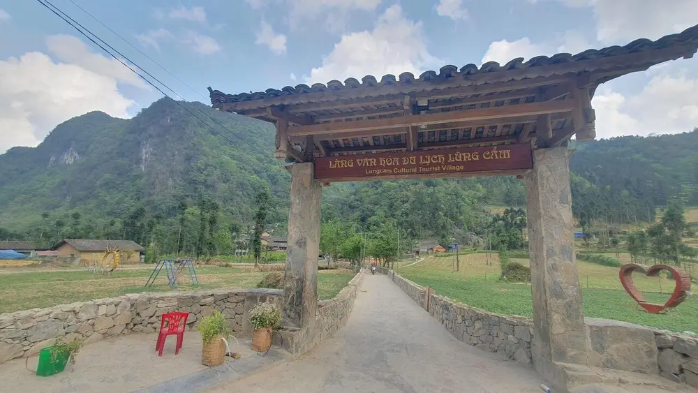 Thung lũng Sủng Là nhìn từ bản làng
