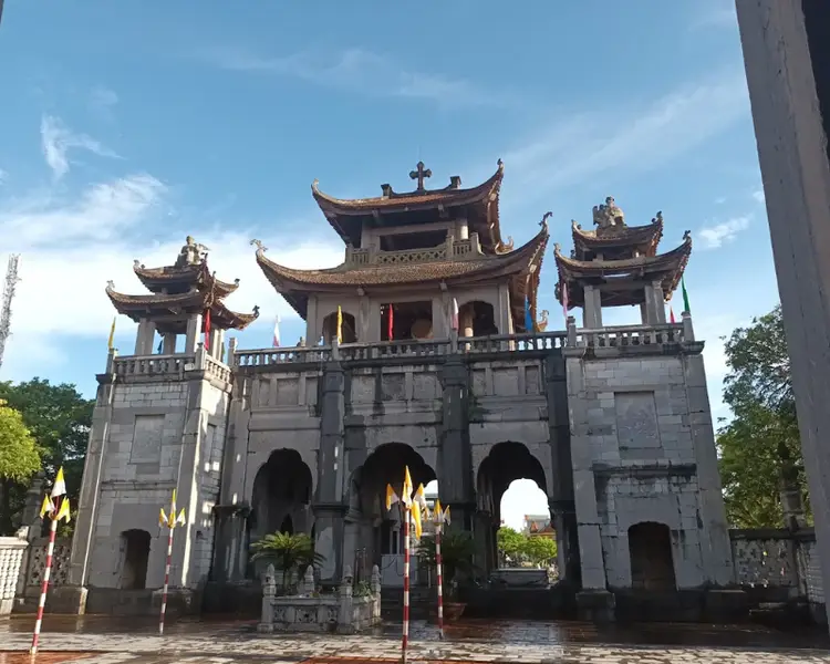 Nhà thờ đá Phát Diệm