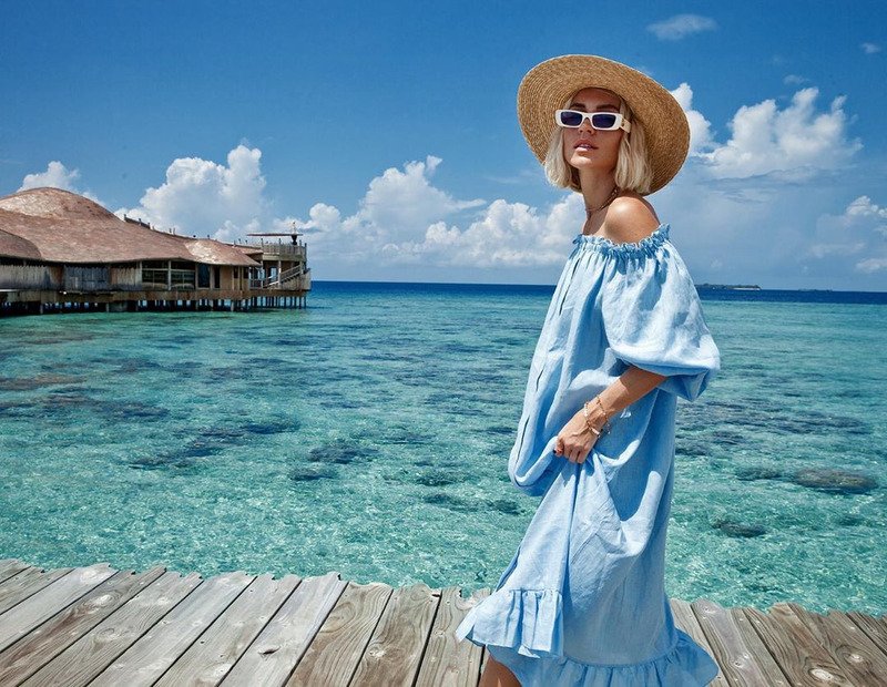 Váy trắng trên biển