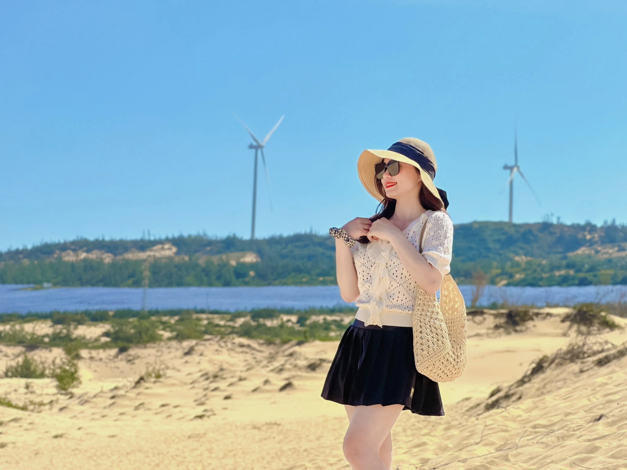 Đồi cát Phương Mai với cát trắng trải dài