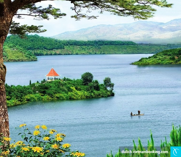 Vẻ đẹp bình yên của hồ T'Nưng