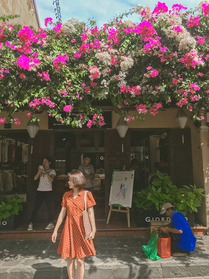 Phố cổ Hội An nhìn từ góc đi bộ