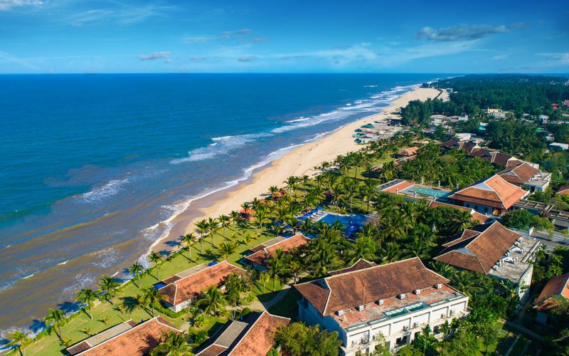 Các khu nghỉ dưỡng ven biển xung quanh khu vực luôn ưu tiên sự yên tĩnh