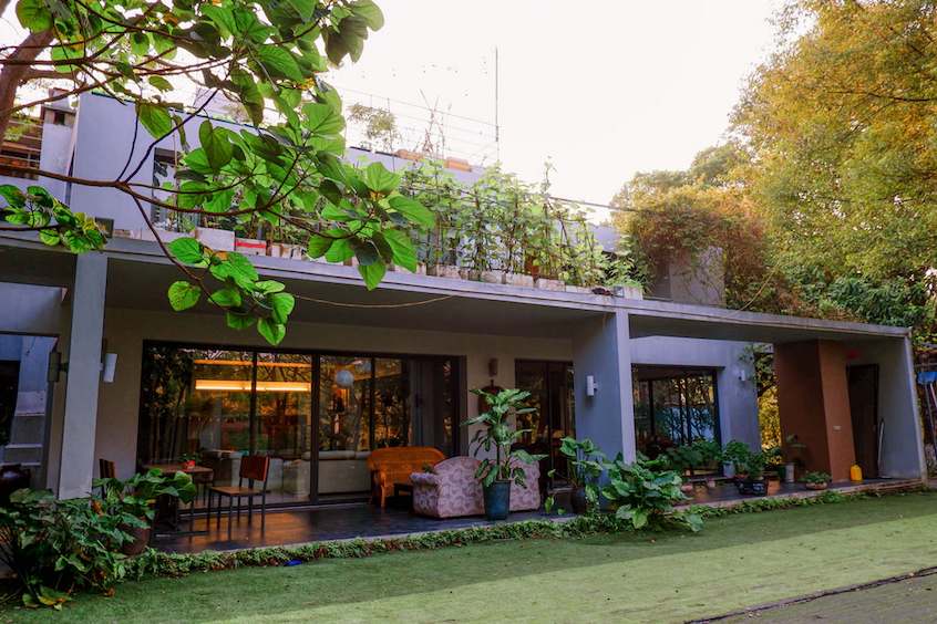 Không gian thư giãn tại homestay gần Hà Nội thường gắn với sân vườn và ánh sáng tự nhiên