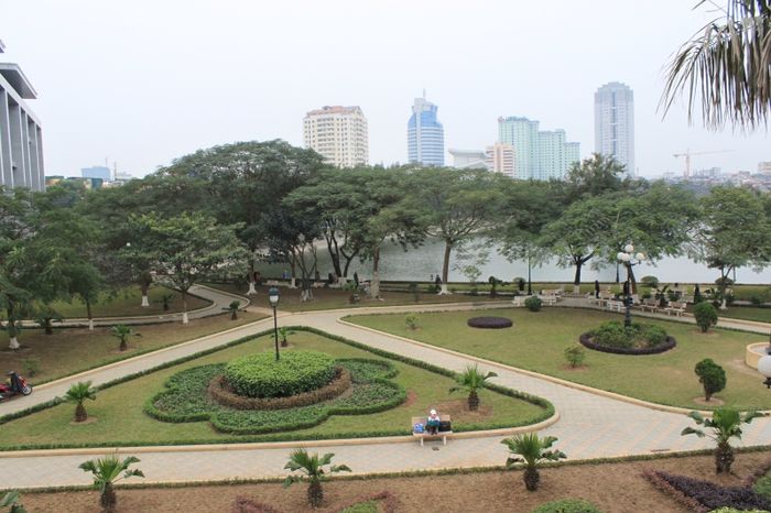 Công viên Indira Gandhi giữa khu dân cư Hà Nội