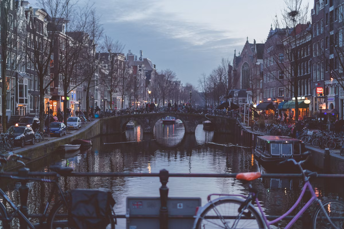 Tuyến phà công cộng kết nối trung tâm Amsterdam với khu vực Bắc