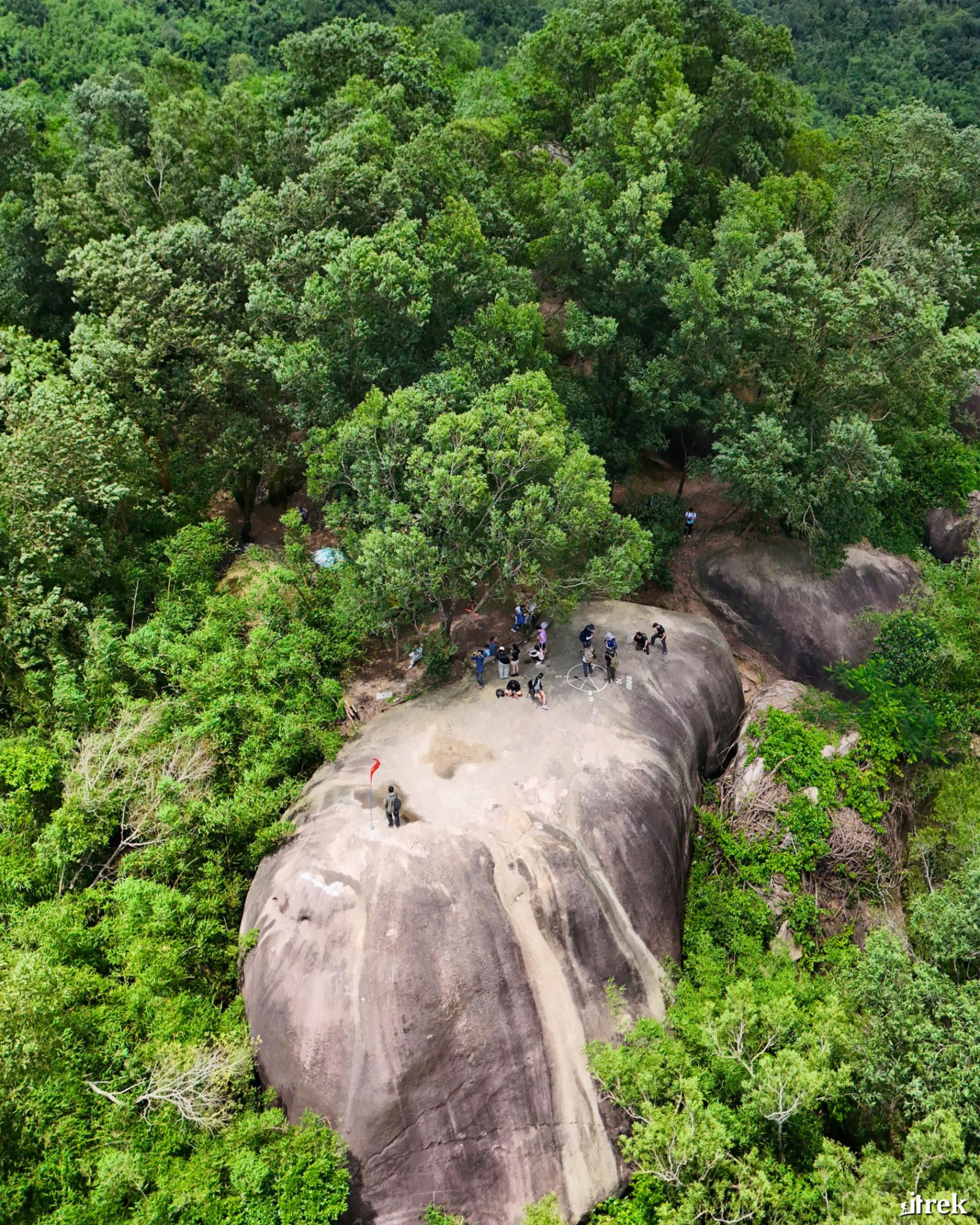 Tour trekking núi Dinh