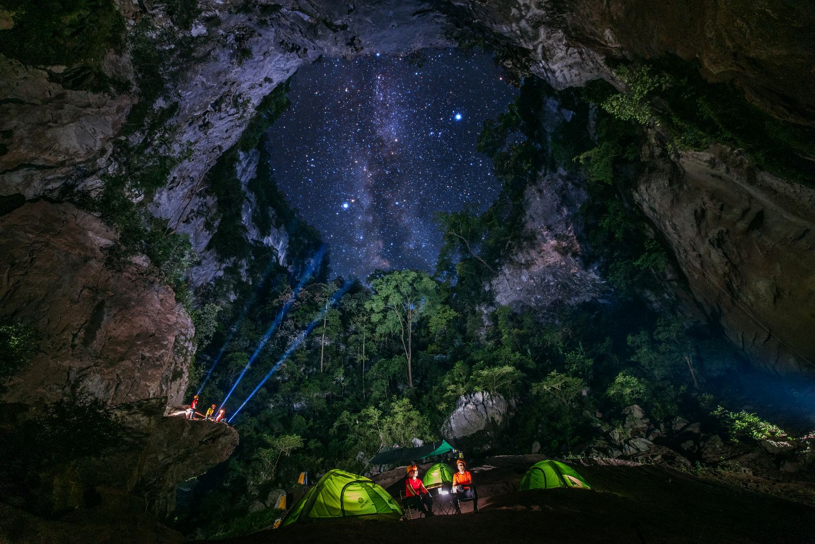Tour Chinh phục mạo hiểm đỉnh cao hố sụt Kong