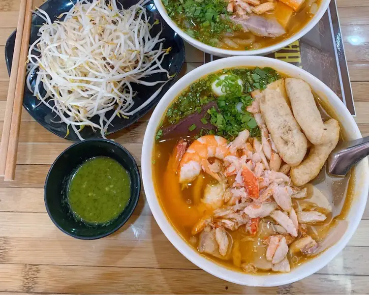 Bánh canh ghẹ là món ăn Vũng Tàu rất được du khách yêu thích khi đến đây.