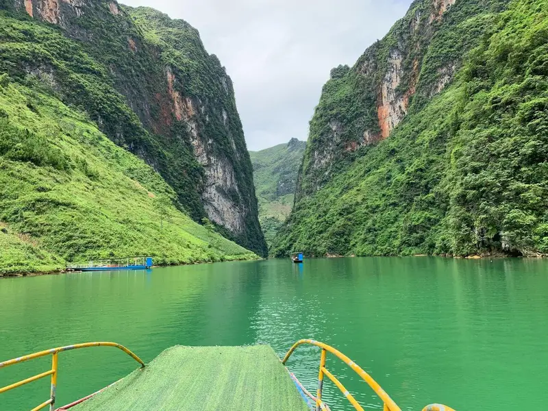Hẻm Tu Sản nhìn từ cao điểm Mã Pí Lèng