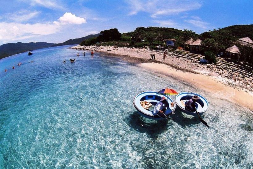 Lặn biển ngắm san hô Hòn Mun