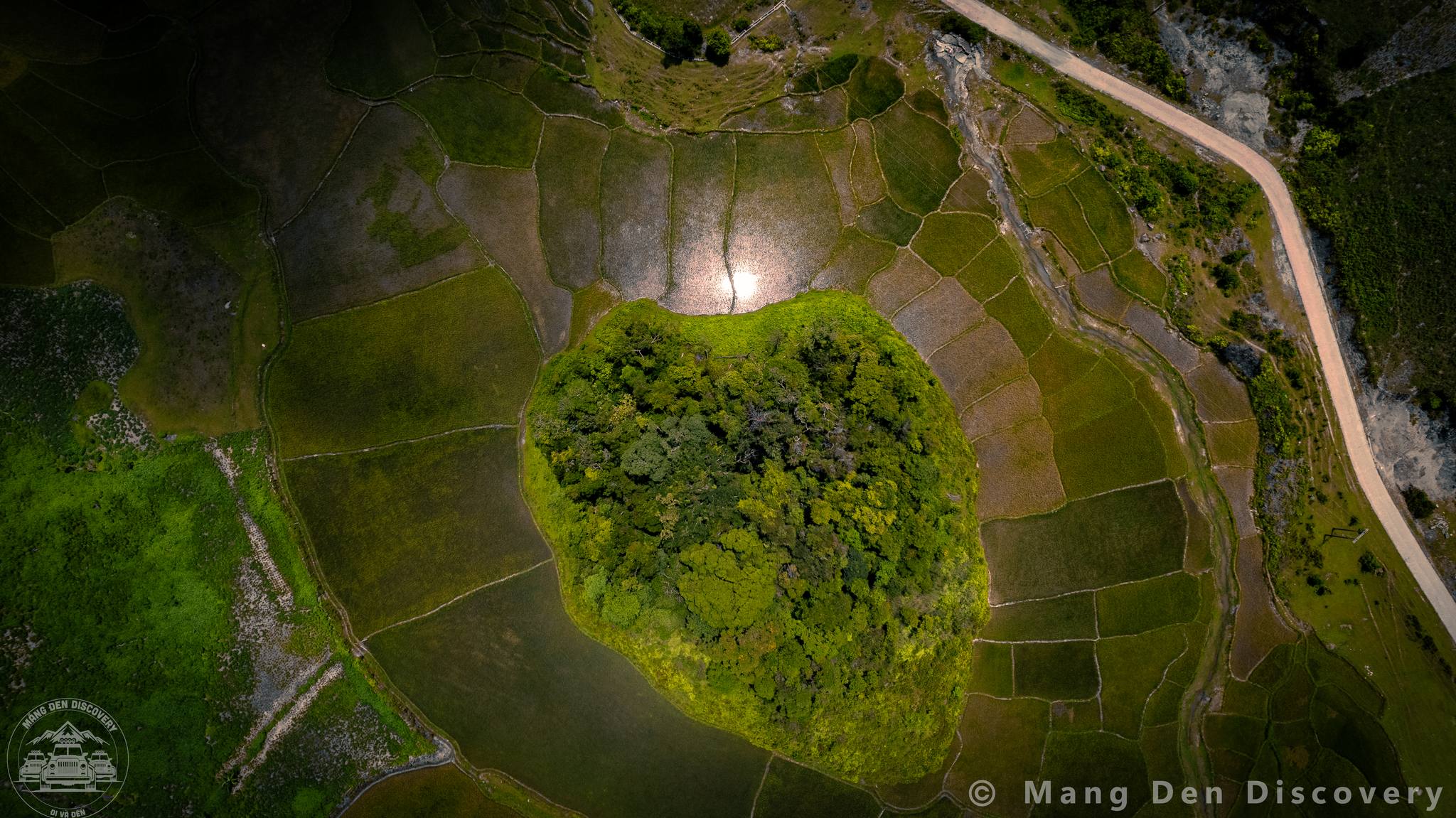 Khuôn viên rộng rãi của Măng Đen Discovery