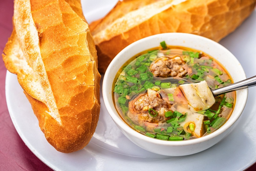 Bánh mì xíu mại — một trong những quán ăn sáng ngon nổi tiếng ở Đà Lạt