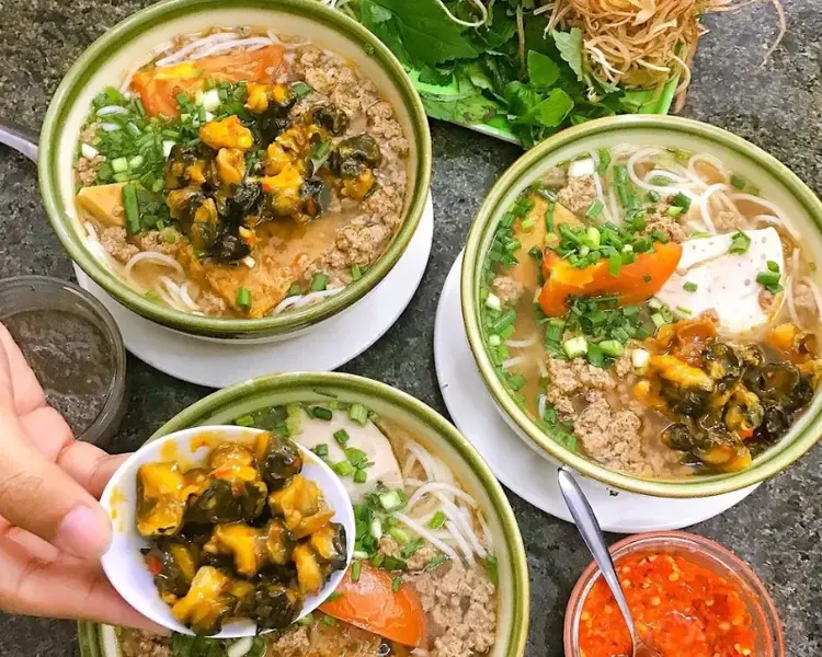 Bún ốc là món ngon Vũng Tàu vừa bổ dưỡng vừa mang hương vị đặc trưng miền biển.