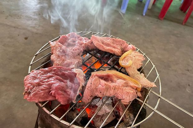 Bò nóng Phú Quý thịt tươi ngon tự nướng tại bàn