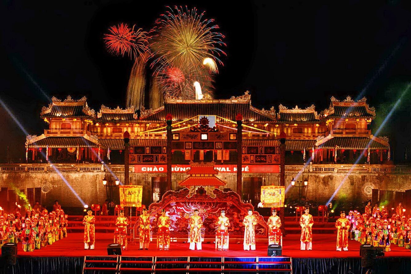 Festival Huế là biểu tượng cho lễ hội văn hóa đặc sắc được bảo tồn