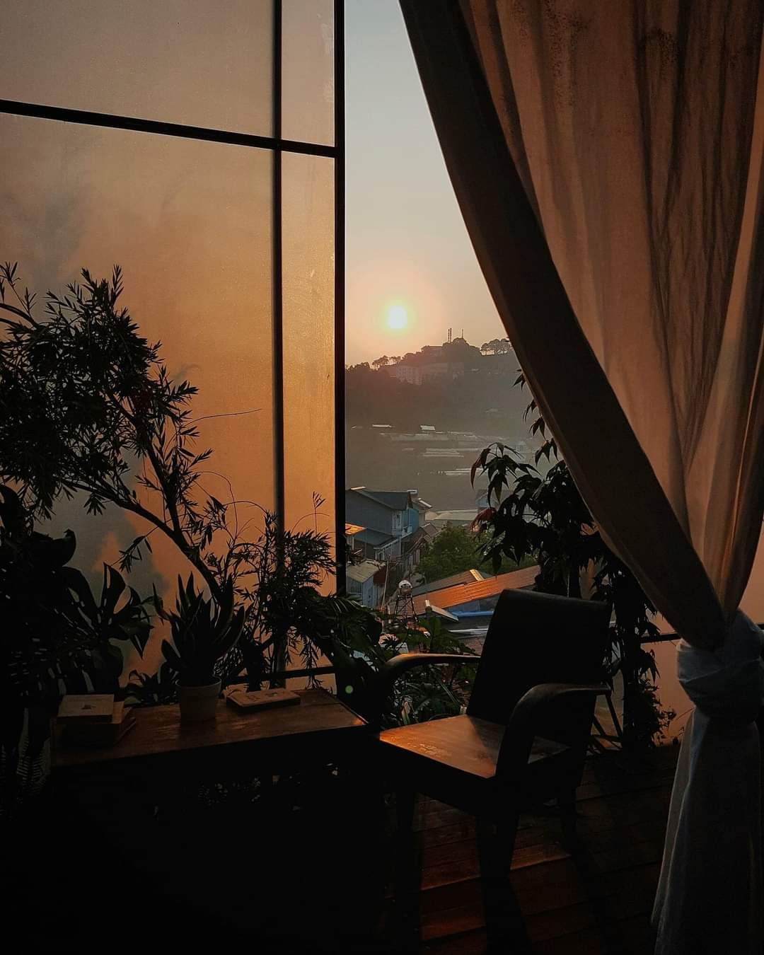 Không gian yên tĩnh buổi sáng