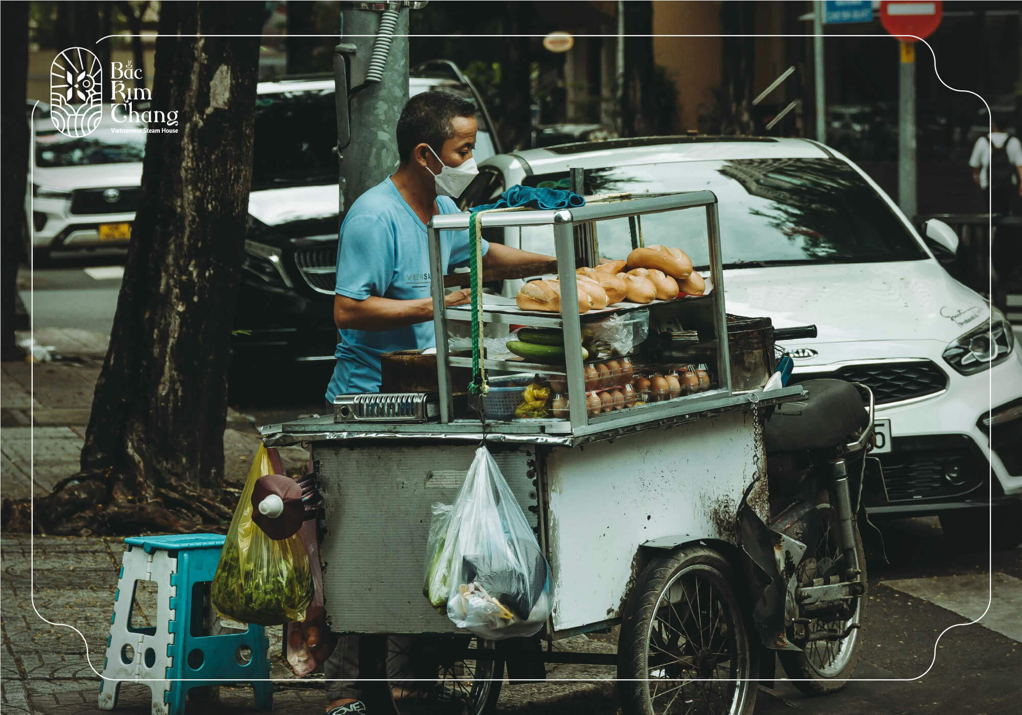 Không gian ẩm thực đường phố Việt Nam thường gắn với chợ, vỉa hè và các tuyến phố đông người