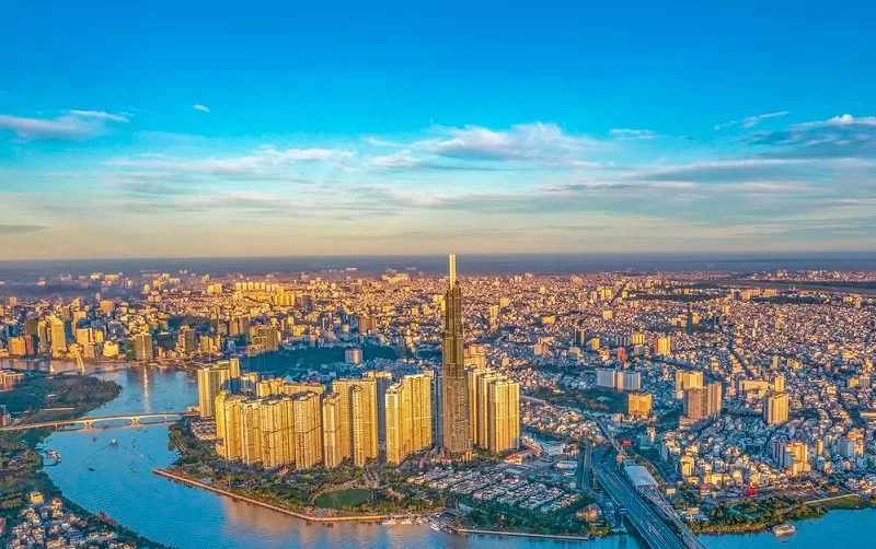 Thành phố Hồ Chí Minh với chợ Bến Thành và Nhà thờ Đức Bà