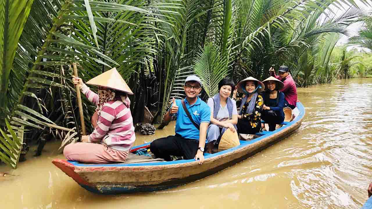 Du lịch miền Tây sông nước