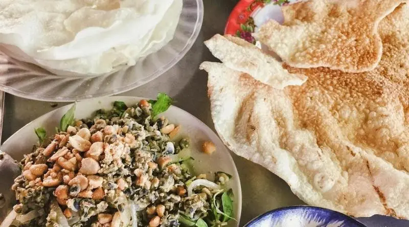 Bánh đập hến xào