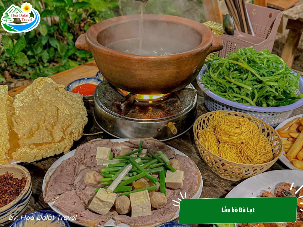 Lẩu bò Đà Lạt bốc khói nghi ngút trong không khí lạnh