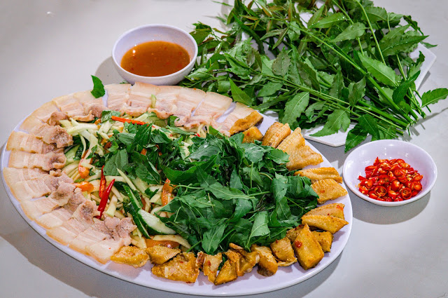 Món gỏi sầu đâu trình bày đẹp mắt