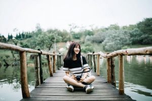 Check-in tại các địa điểm du lịch nổi tiếng với phong cách nhẹ nhàng
