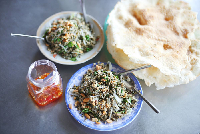 Bánh đập hến xào Hội An