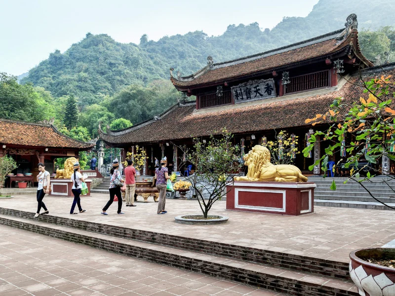 Không khí chùa cổ miền Bắc