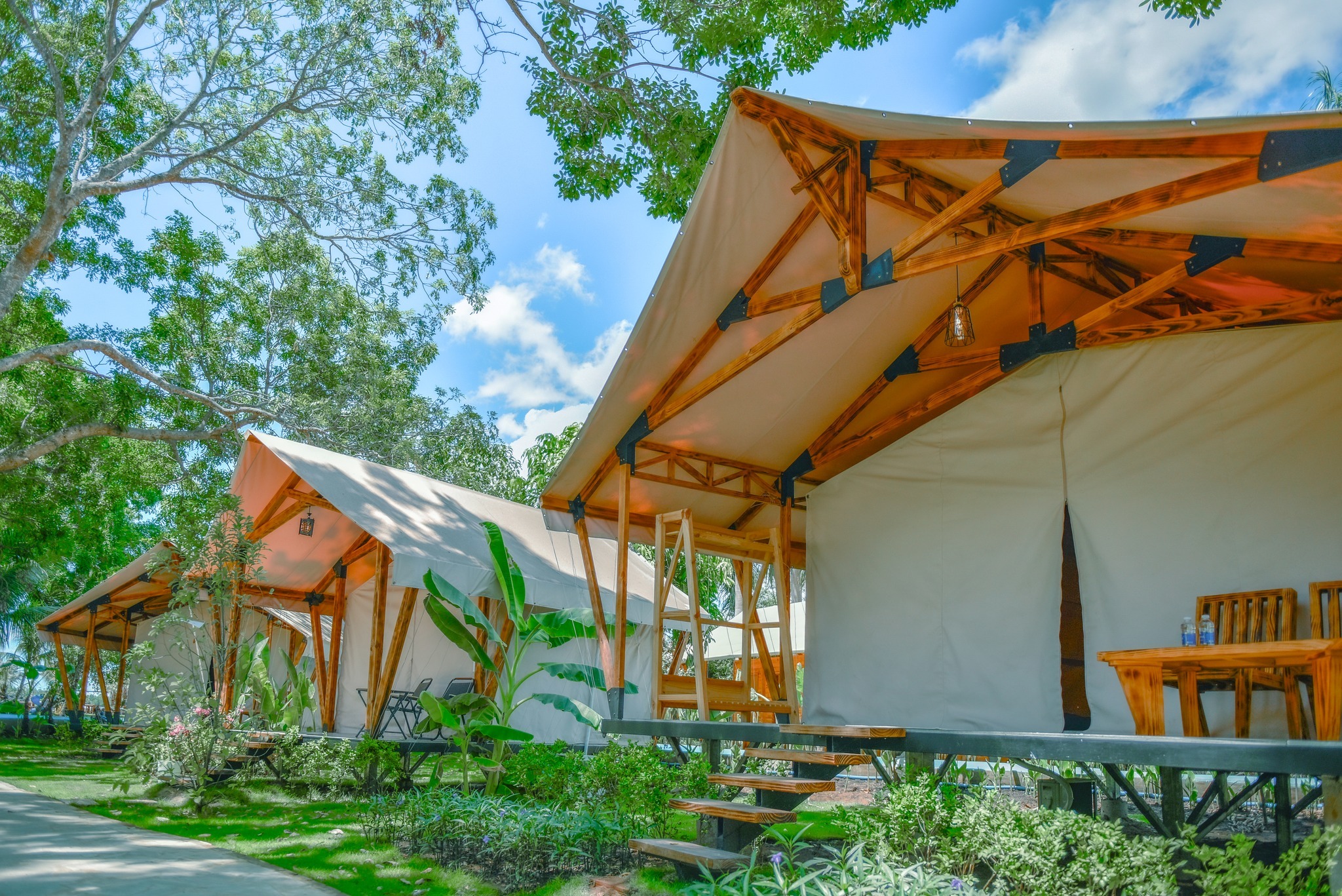 Asia Island Glamping cảnh quan sông nước