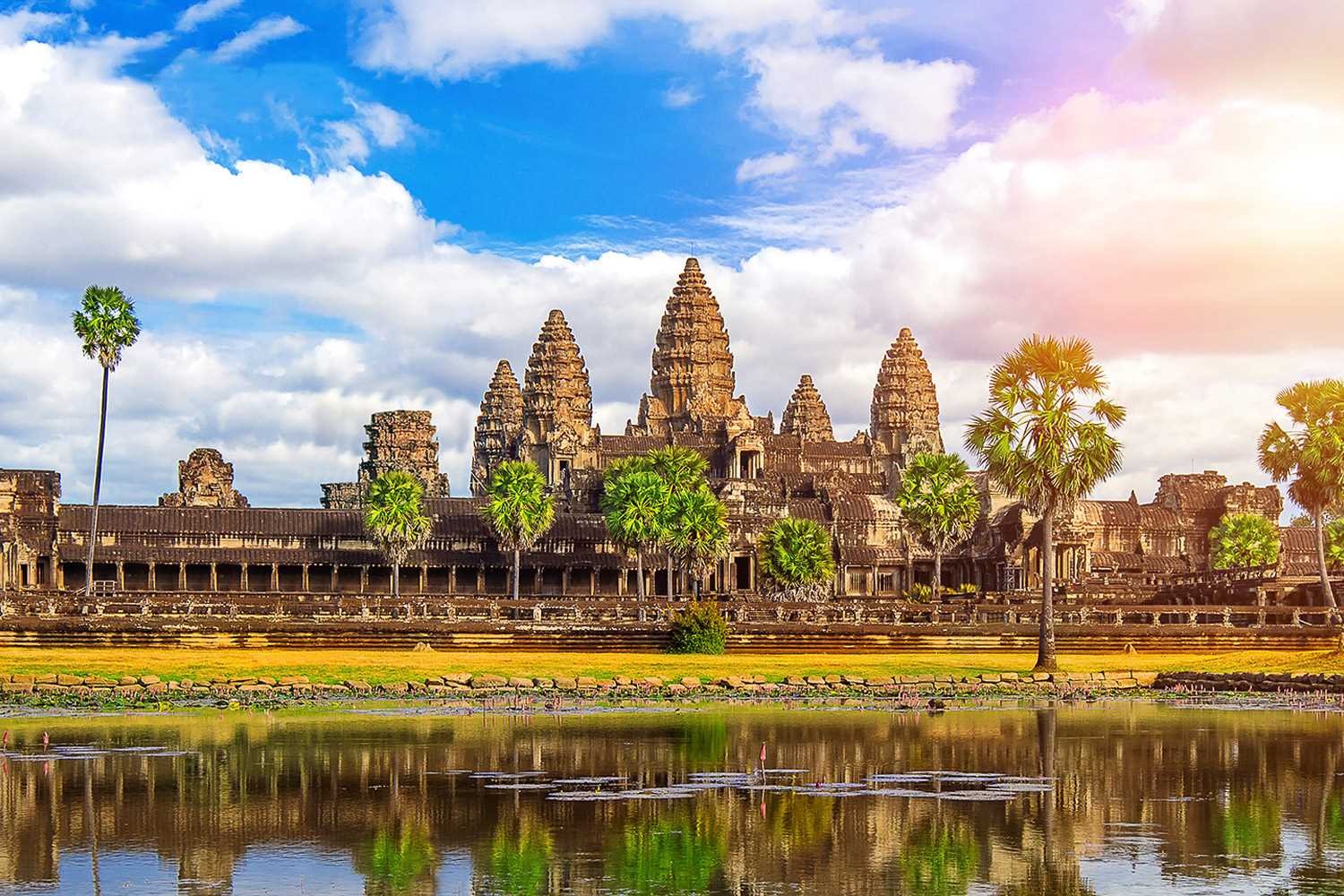 Quần thể Angkor Wat là điểm đến không thể bỏ qua khi du lịch Campuchia