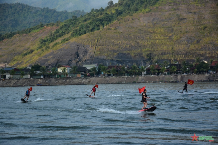 Không gian sông nước núi đá
