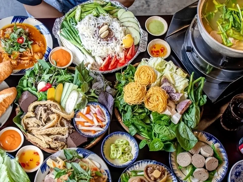 Tiệm Lẩu Bò Hai Mười luôn đông khách