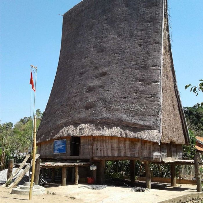 Nhà rông Tây Nguyên tại Buôn Đôn