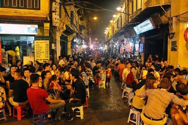 Cảnh náo nhiệt tại Phố Tạ Hiện