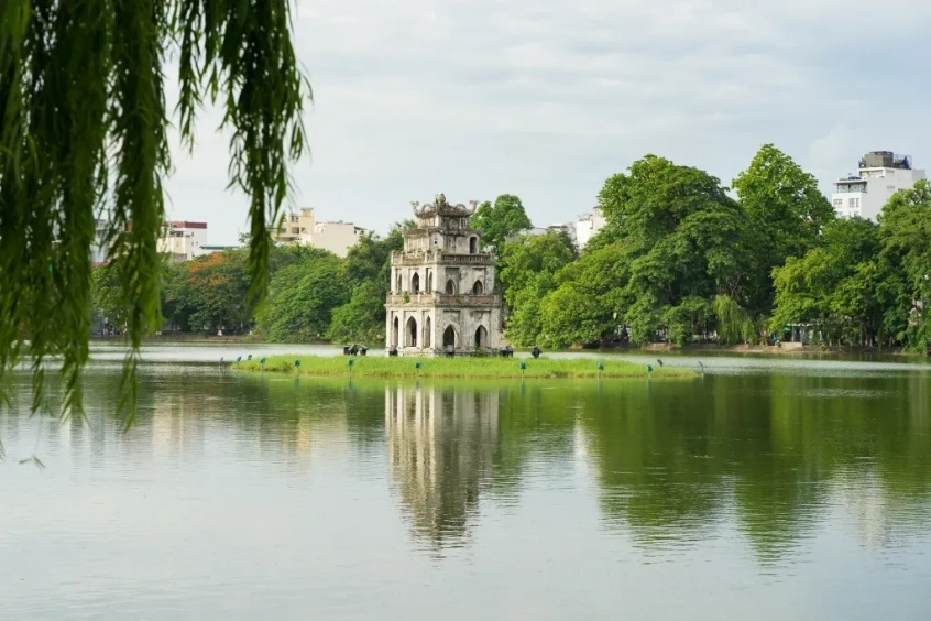 Hồ Gươm gắn với truyền thuyết trả gươm báu và biểu tượng lịch sử Thăng Long