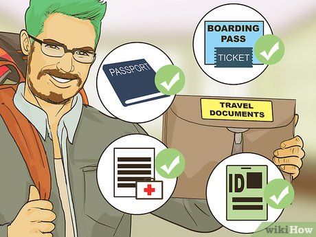 Đặt vé qua công ty du lịch hoặc đại lý uy tín