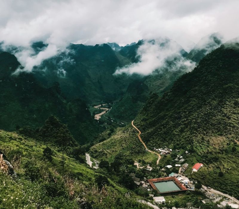 Lô Lô Chải bên sườn núi